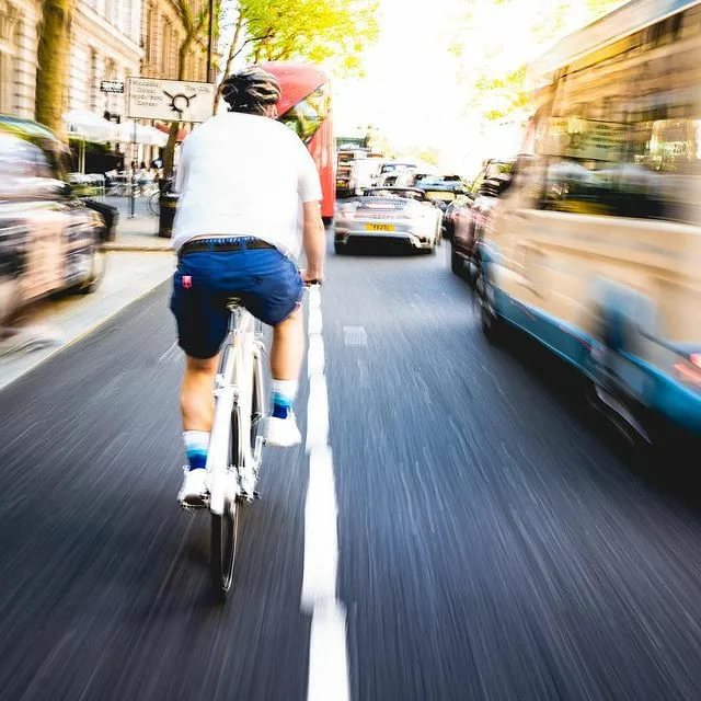 Как одеваться для езды на велосипеде и бега?